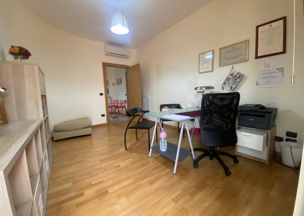 Appartamento quadrilocale in vendita  via Miseno ang. Via Roma 1, Frattamaggiore, località FRATTAMAGGIORE