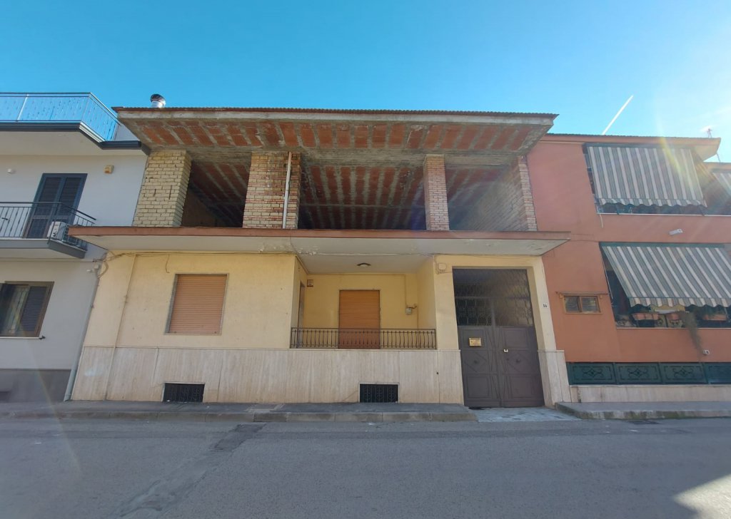 Case Indipendenti in vendita  250 m², Caivano